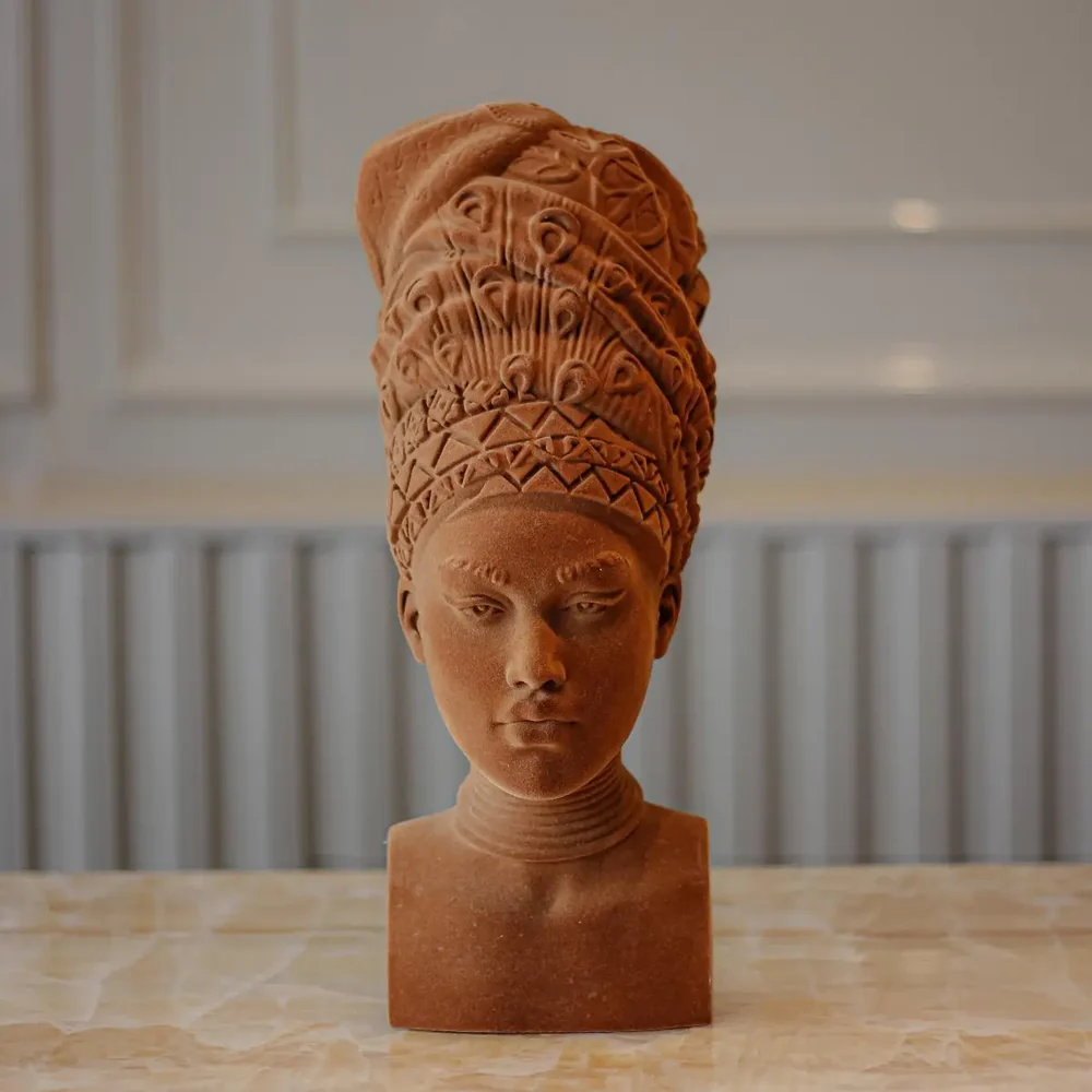 egyptian-lady-sculpture-9008848