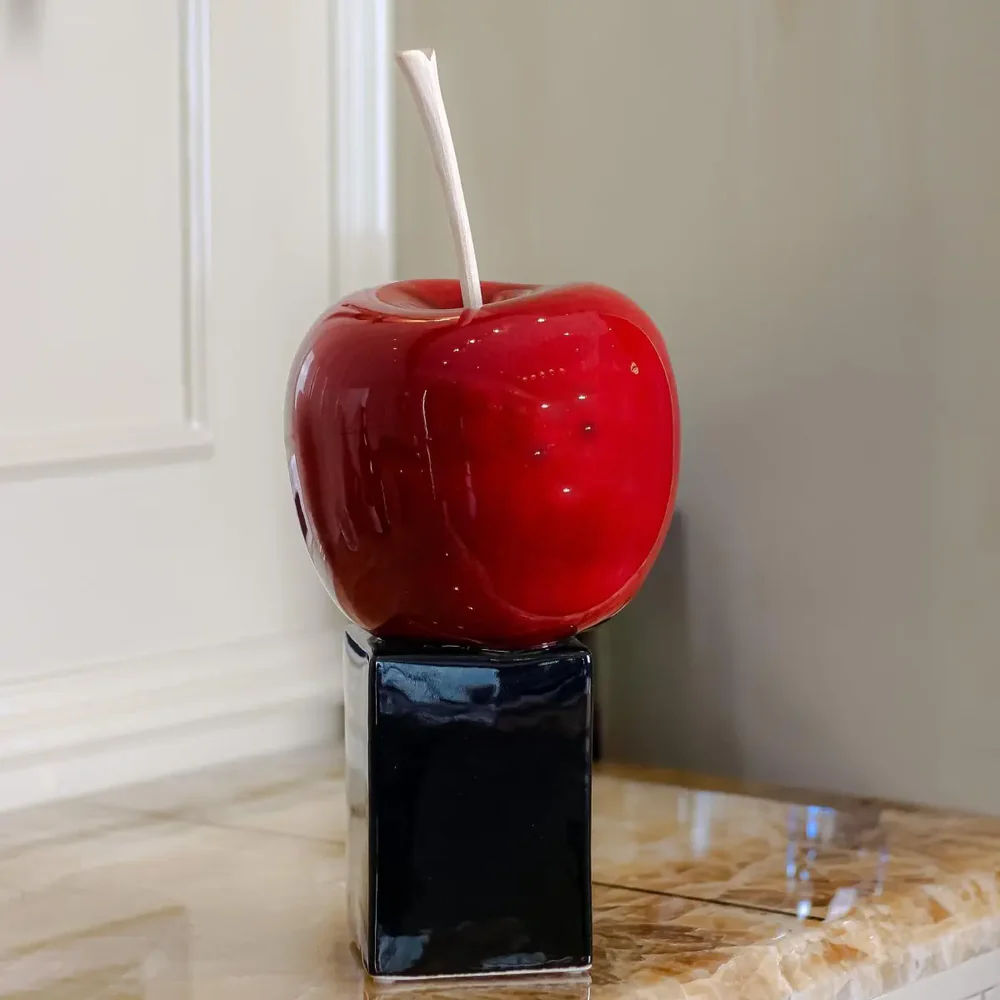 the-red-apple-sculpture-4173172